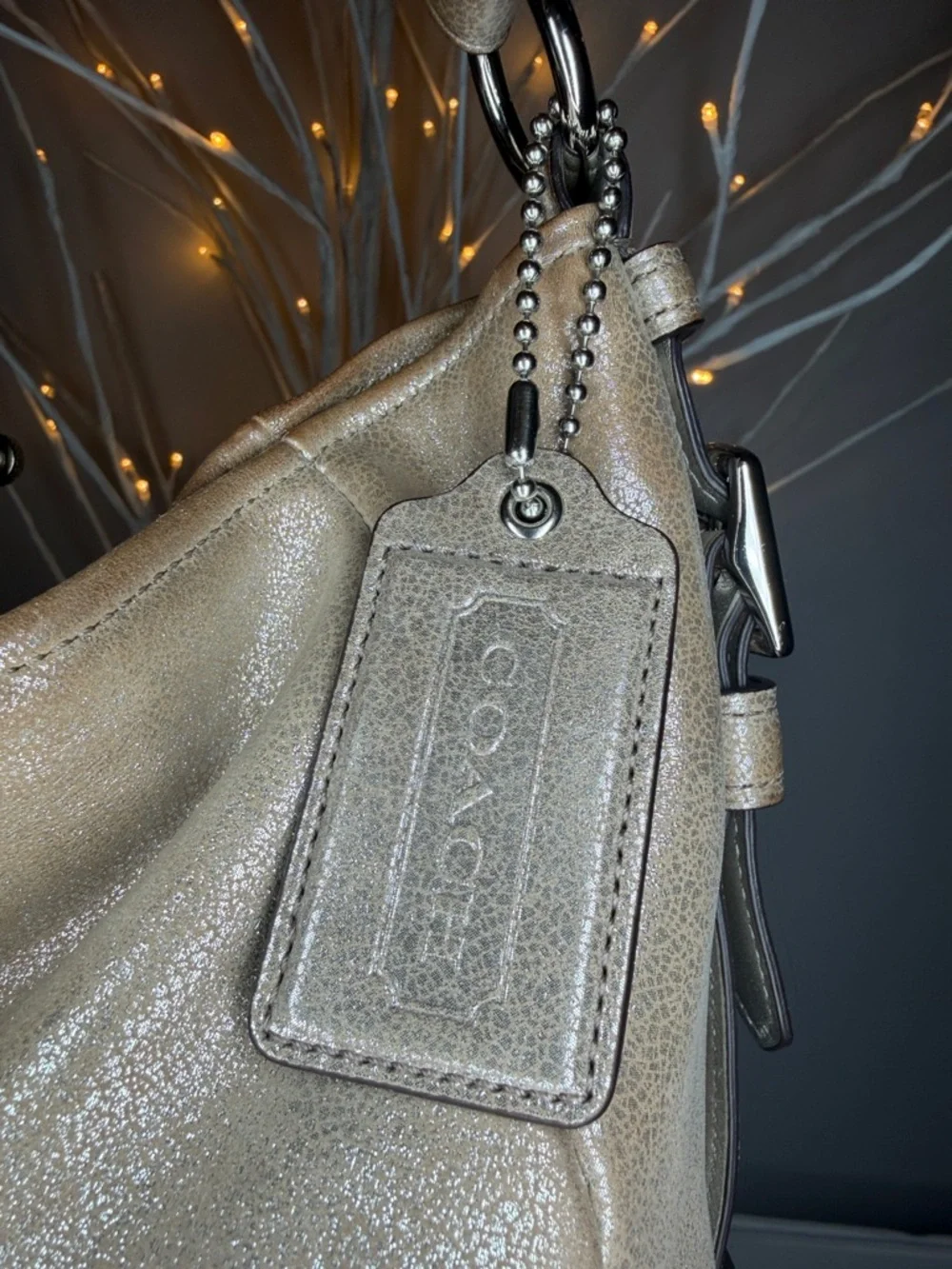 Coach EUC luxurious soft cream w/gold undertone shoulder bag with adj strap - Picture 4 of 13